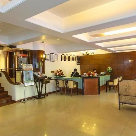 Ramee Guesline Hotel, Dadar Мумбай Екстериор снимка