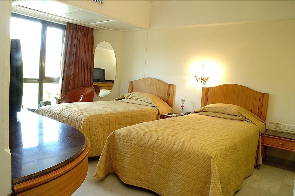 Ramee Guesline Hotel, Dadar Мумбай Екстериор снимка